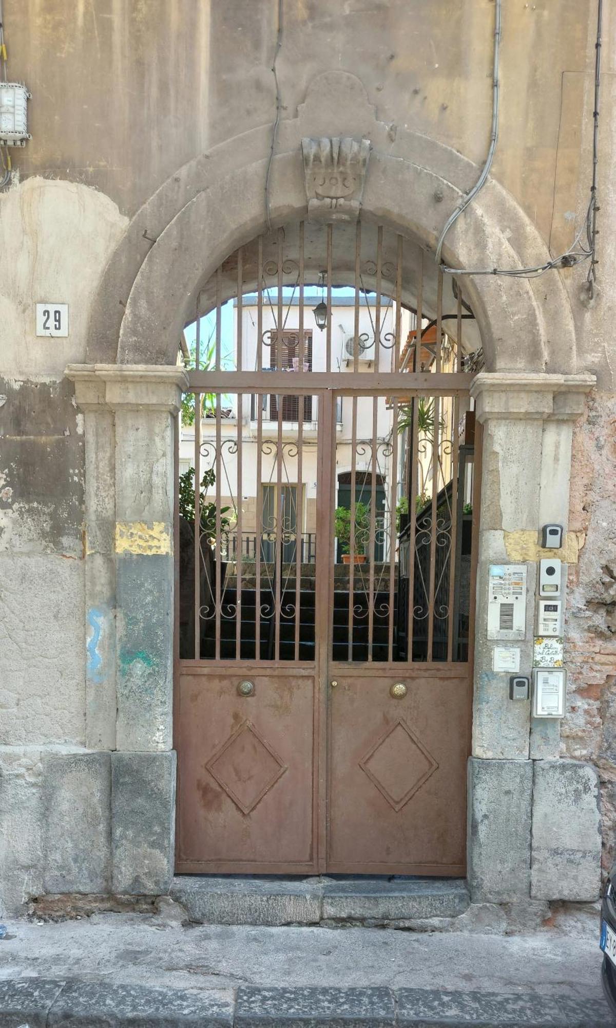 Casa Vacanze "Cortile Aquilone" Catane Extérieur photo